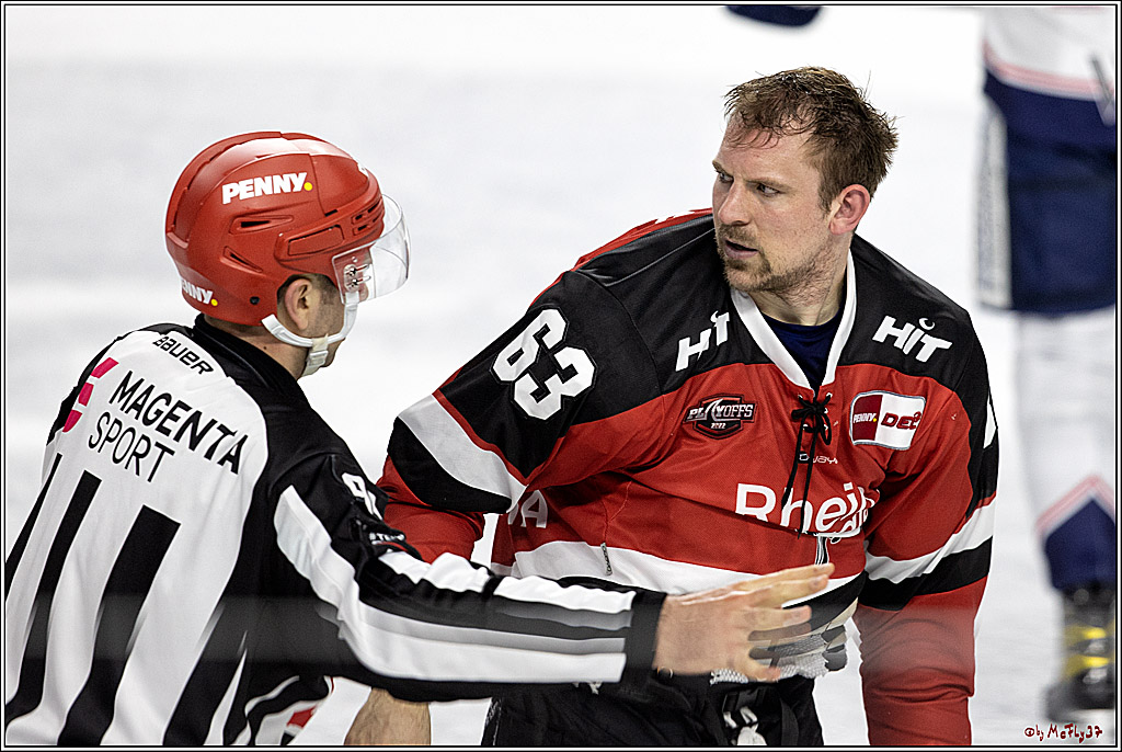 PENNY DEL Viertelfinale 2. Spiel;  Koelner Haie - Eisbaeren Berlin; Koeln, 12.04.2022